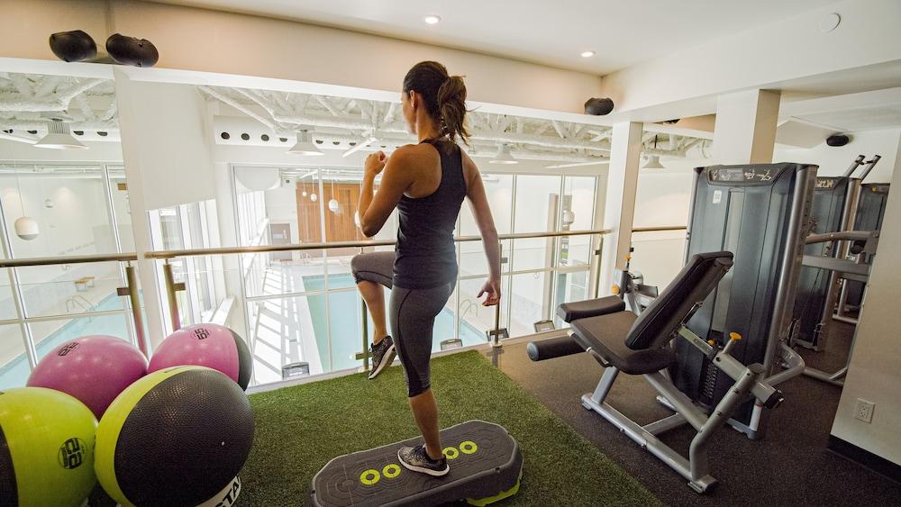 Otl Gouverneur Sherbrooke Bagian luar foto A woman using a BOSU balance trainer