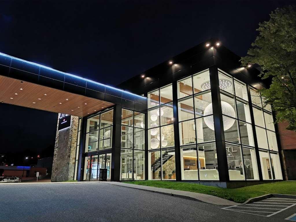 Otl Gouverneur Sherbrooke Bagian luar foto The main entrance of the hotel