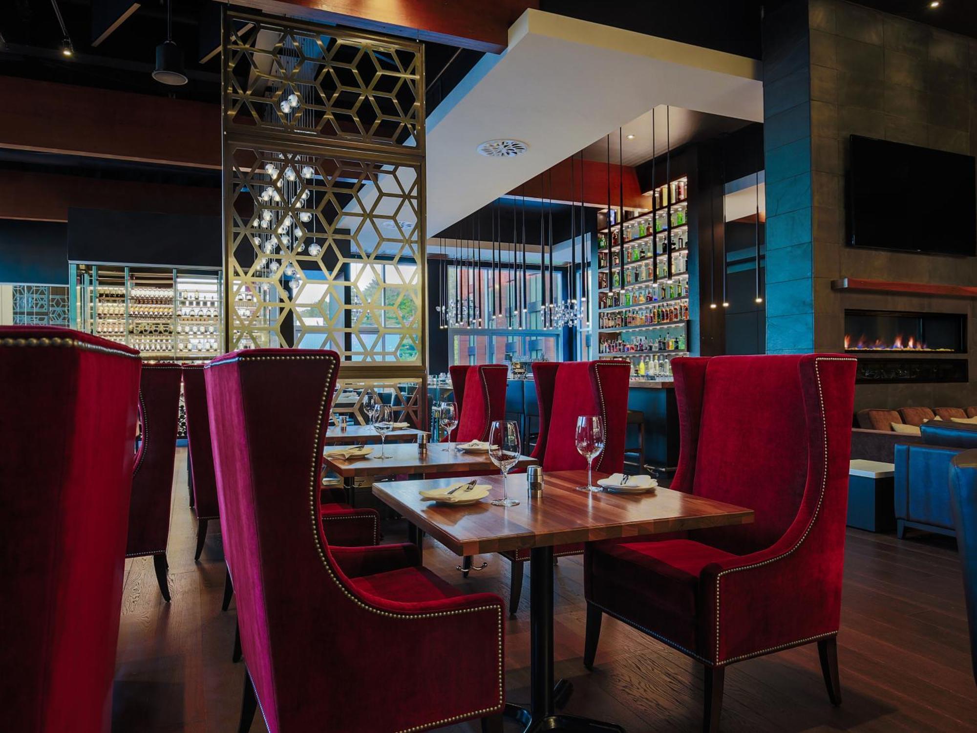 Otl Gouverneur Sherbrooke Bagian luar foto Interior of a PF. Chang's in Las Vegas