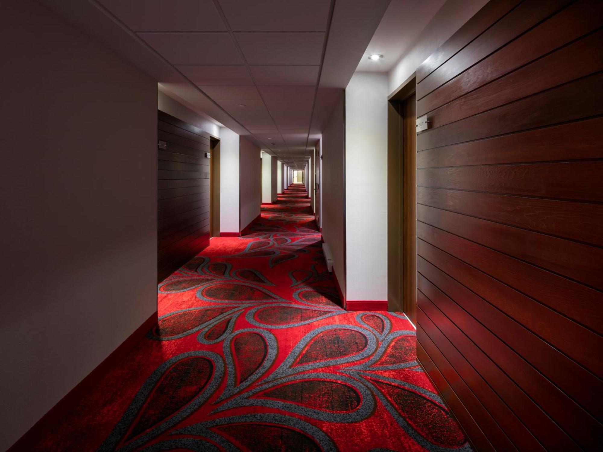 Otl Gouverneur Sherbrooke Bagian luar foto A corridor at the hotel
