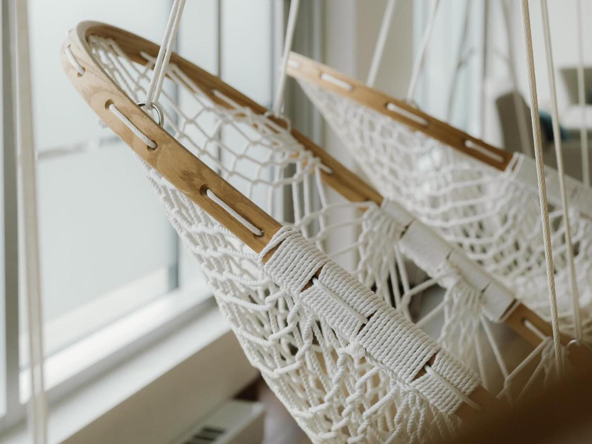 Otl Gouverneur Sherbrooke Bagian luar foto A hammock chair