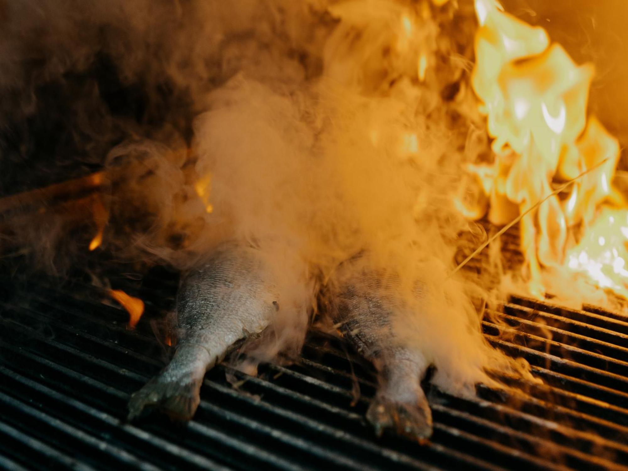 Otl Gouverneur Sherbrooke Bagian luar foto Smoked fish